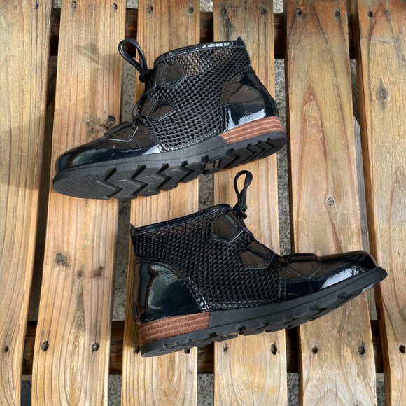 Sorel Major Black Patent Mesh Boot Size 6 Leather Ankle Bootie - Picture 7 of 16